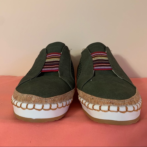 Snazzy flat slip on shoe - Picture 2 of 6